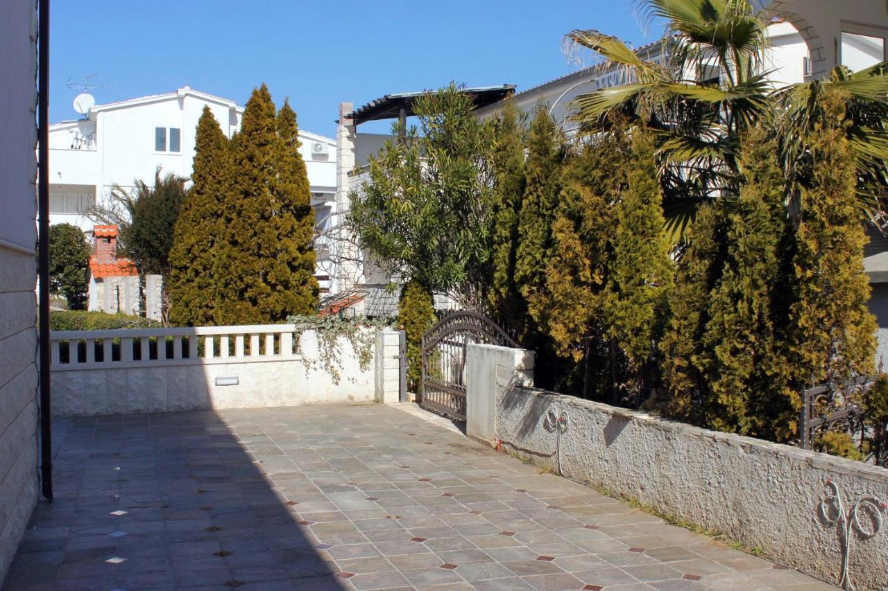 Family Friendly Apartments With A Swimming Pool Rogoznica - 7557 Exterior foto