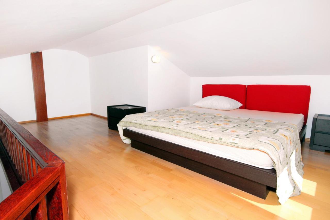 Family Friendly Apartments With A Swimming Pool Rogoznica - 7557 Exterior foto